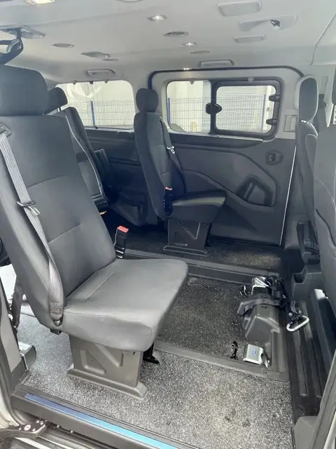 FORD Tourneo Custom Véhicule tpmr d’occasion pour particulier ou professionnel avec boite automatique pour transport pmr en sécurité, spacieux et confortable