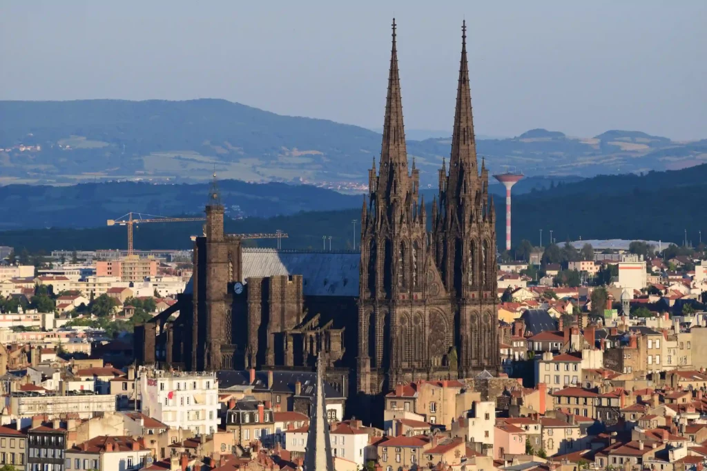Clermont-Ferrand vue aérienne de la cathédrale Notre-Dame de l'Ascension