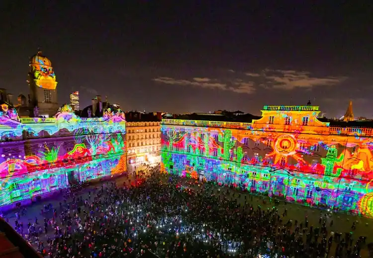 Lyon la Place des Terreaux vue des toits pendant la fête de Lumières