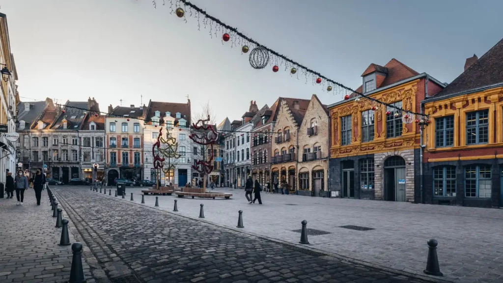 Le quartier du vieux Lille décoré pour les fêtes de Noël