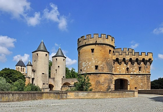 Metz la porte des Allemands depuis le pont