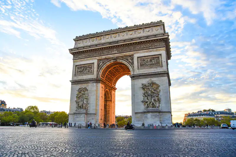 arc de triomphe dans paris