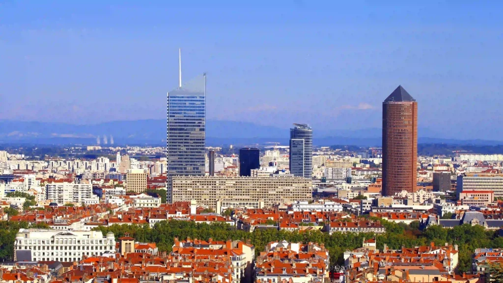 Vue depuis la Basilique Notre-Dame de Fourvière sur les tours du quartier Lyon Part Dieu
