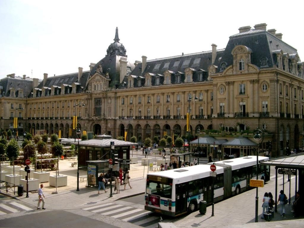 rennes palais du commerce de jour