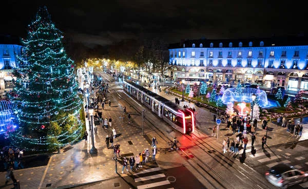 tours le marché de noël illuminé