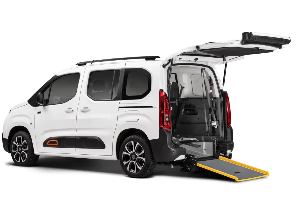 PEUGEOT CITROEN véhicule tpmr neuf ou d’occasion pour particulier ou professionnel avec boite automatique ou manuelle pour transport pmr en sécurité, spacieux et confortable
