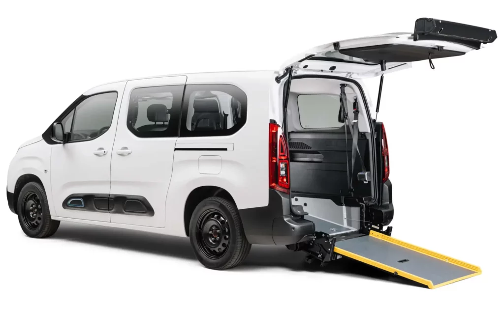 PEUGEOT Rifter véhicule tpmr neuf ou d’occasion électrique, diesel ou essence pour particulier ou professionnel avec boite automatique ou manuelle pour transport pmr en sécurité, spacieux et confortable