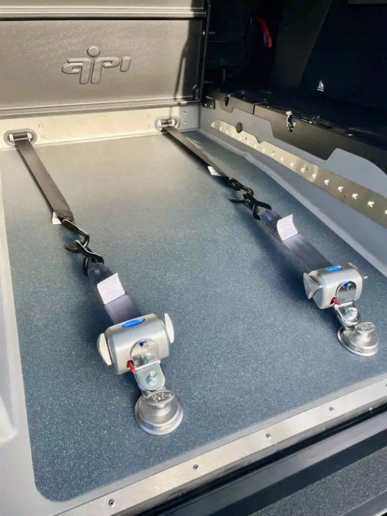 Ford Grand Tournéo Connect taille L TPMR vue sur les enrouleurs de sécurité