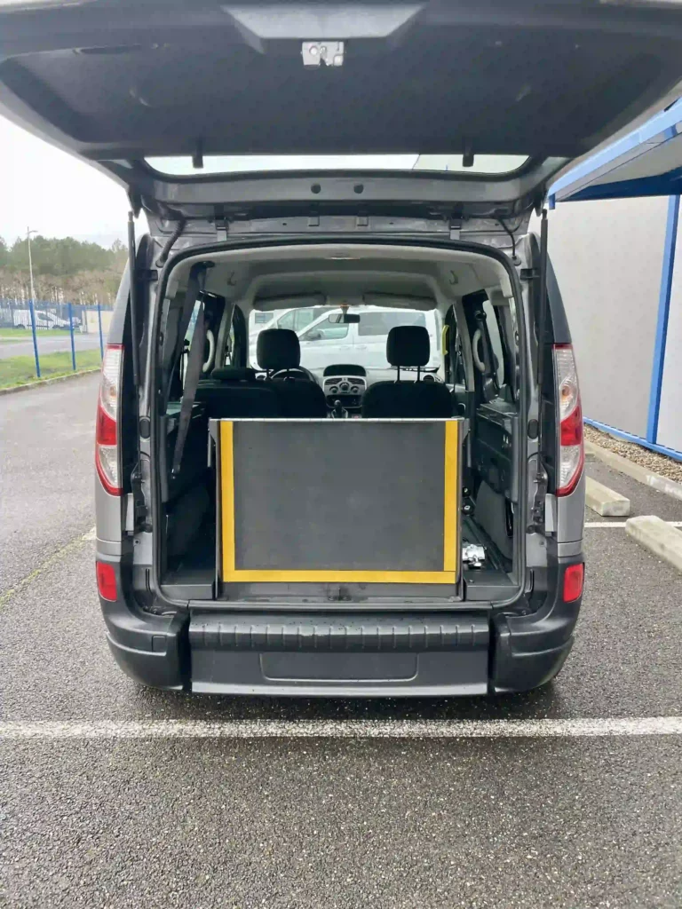 RENAULT Kangoo TPMR 3+1 Gris rampe fermée coffre ouvert