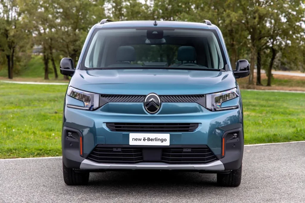 Citroën Berlingo TPMR 2024 vue face avant de couleur bleu