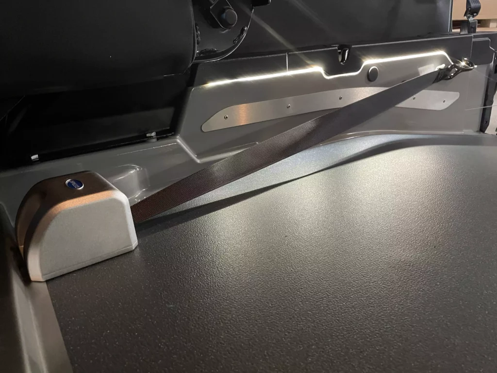 Peugeot rifter tpmr led de l'aménagement allumées vue de près depuis l'avant