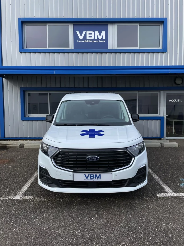 VSL TPMR blanc ambulance handicapé vue face avant