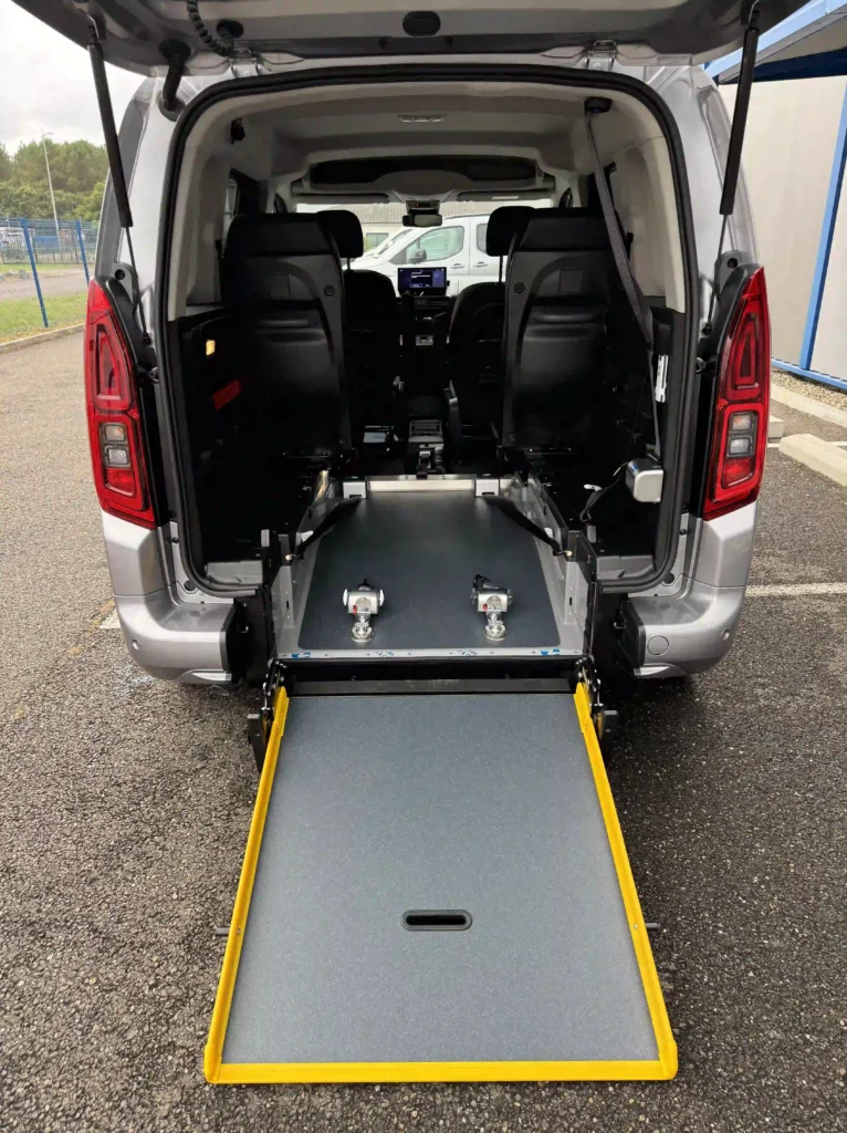 TOYOTA PROACE CITY VERSO TPMR 2024 neuf gris rampe ouverte