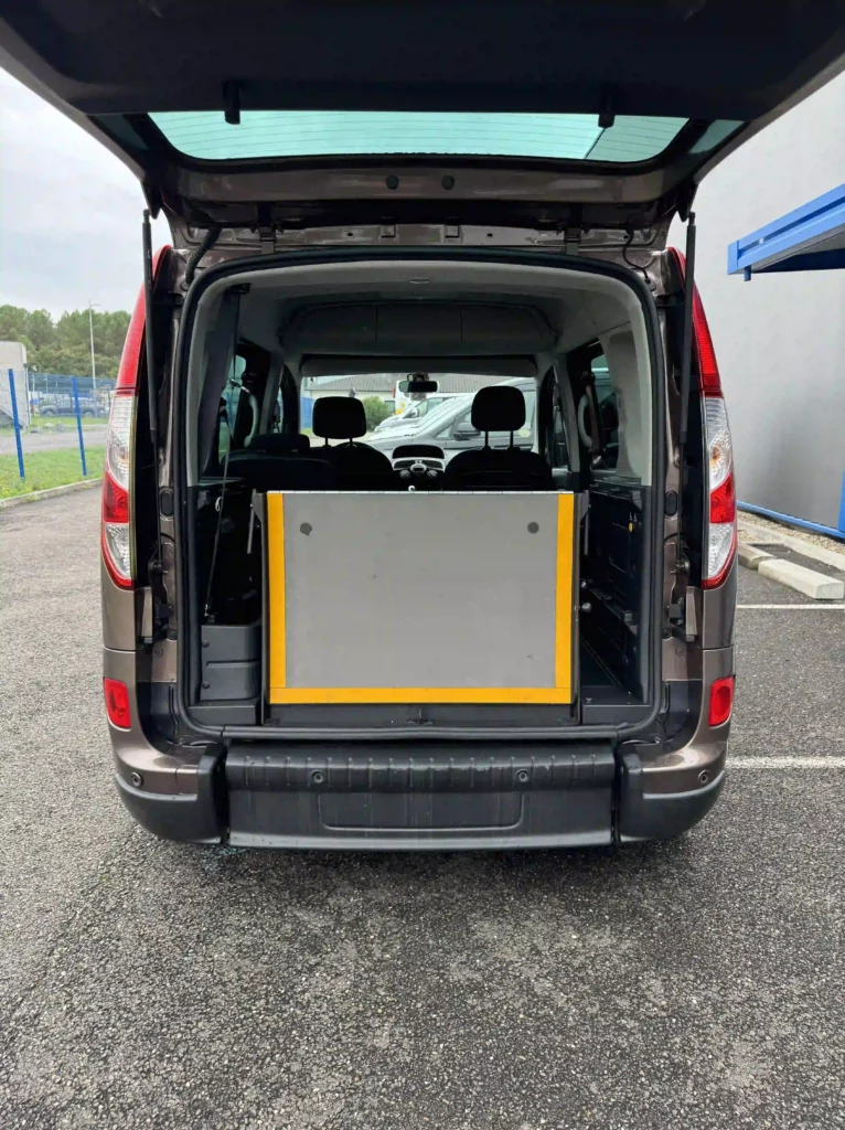 RENAULT Kangoo TPMR MARRON 4 + 1 coffre ouvert