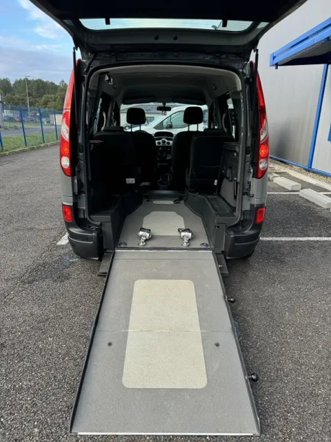 RENAULT Kangoo TPMR GRIS TAUPE 4+ 1 rampe ouverte